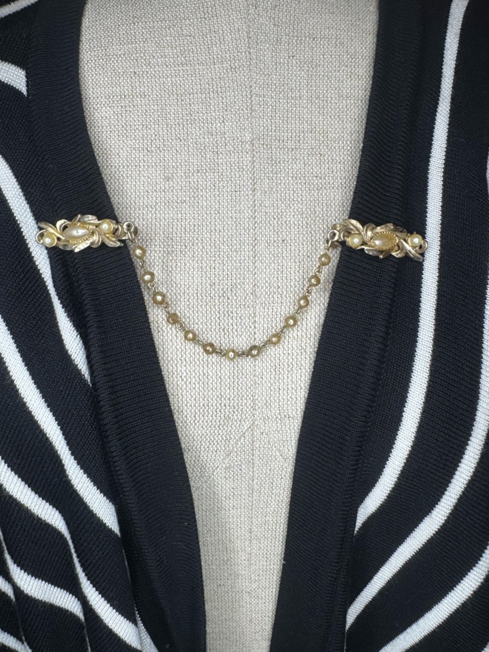 Gold Pearl Chain Sweater Clips Vintage 1950s 1960s Fair Brooch Cardigan Clip